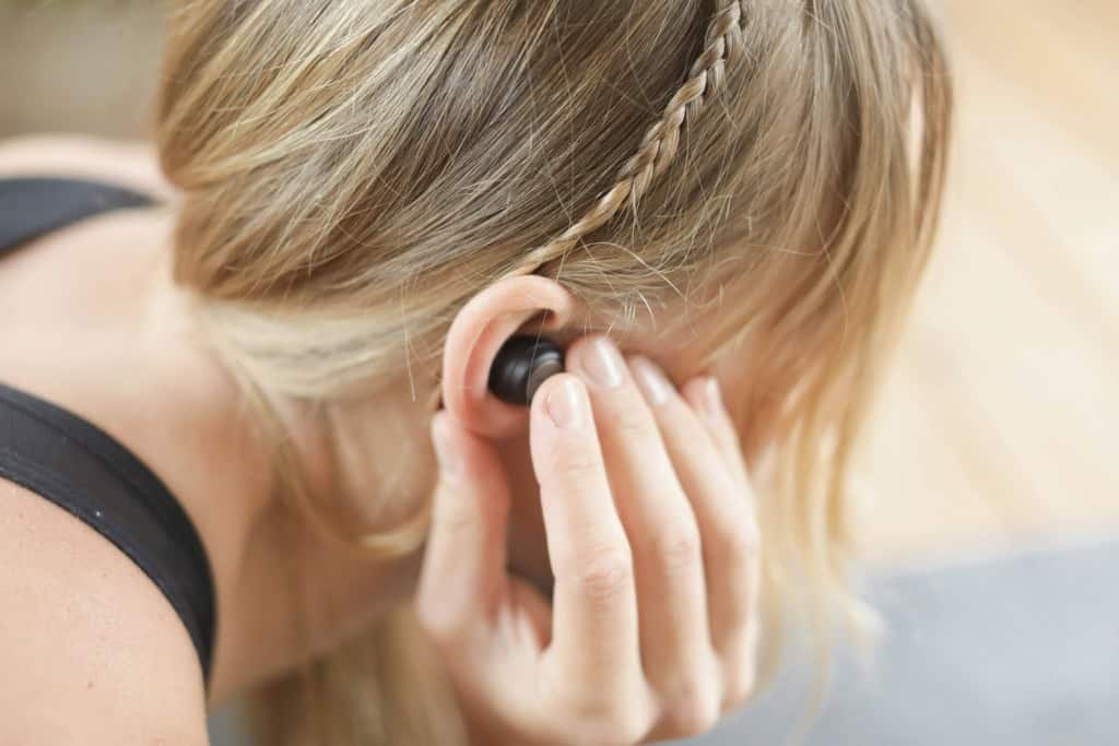 Smartphones Android ganham IA que prevê hábitos dos usuários mulher ouvindo msica na academia 1024x683
