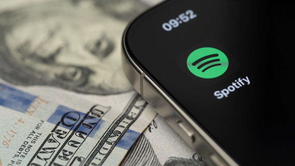‘Podslop’: programas gerados por IA inundam plataformas de streaming spotify e1777902848171 1024x577