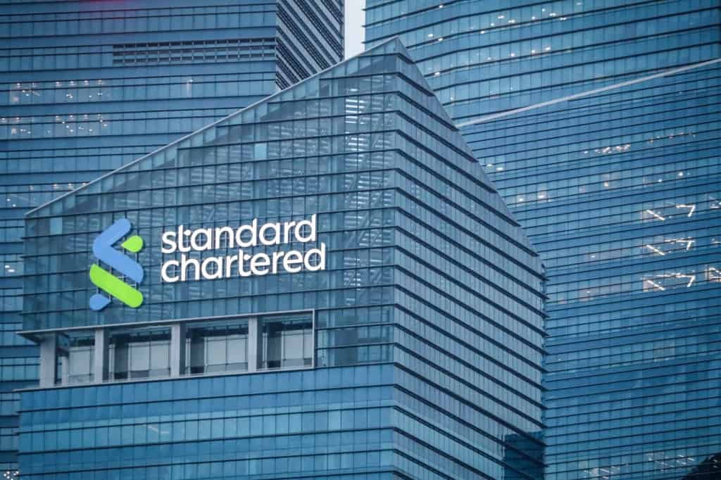 “Capital humano de menor valor”: CEO corta funcionários, tem fala polêmica e se desculpa standard chartered 1024x682