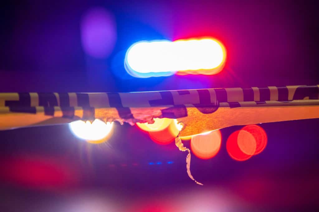 Policial do Reino Unido é afastado por fabricar provas criminais com ajuda de IA cena de crime 1024x683