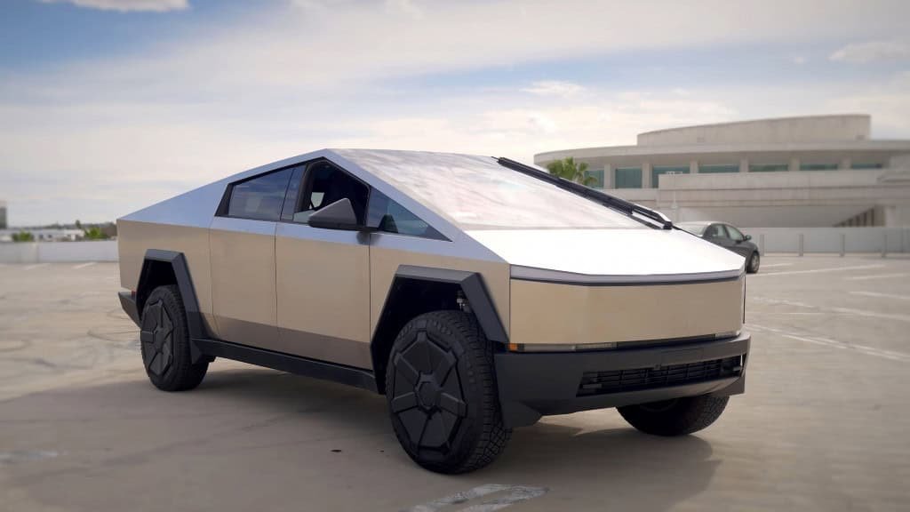 SpaceX compra mais baterias da Tesla para alimentar expansão da IA destaque tesla cybertruck 1024x576