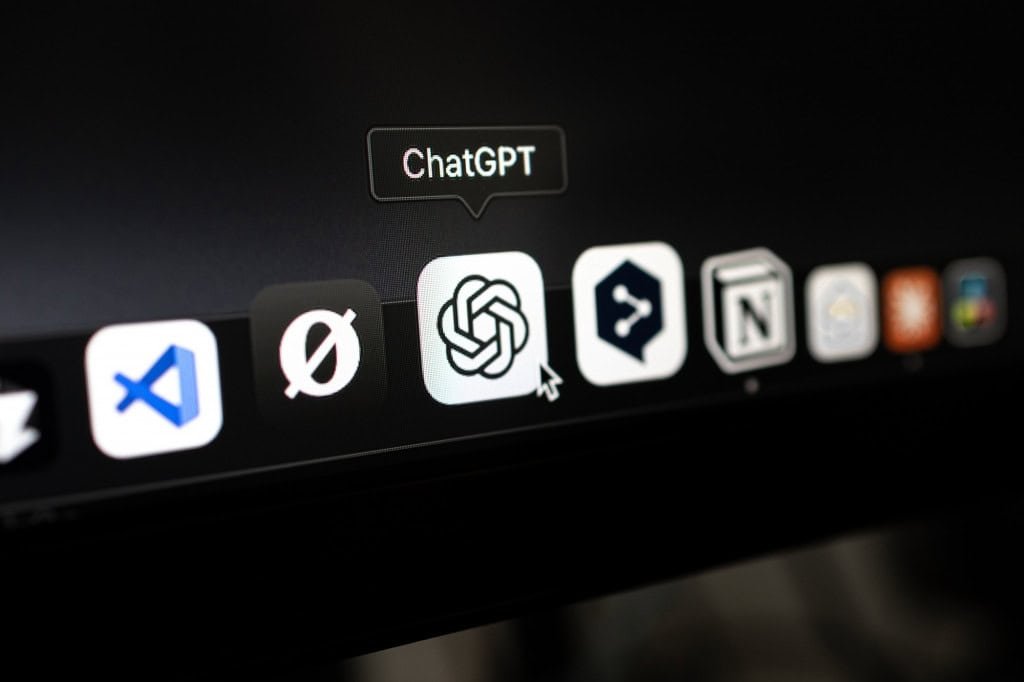 chatgpt macbook 1024x682