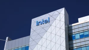 Intel segue a fila dos grandes investimentos em IA e levanta US$ 20 bi em ações para brigar com TSMC intel
